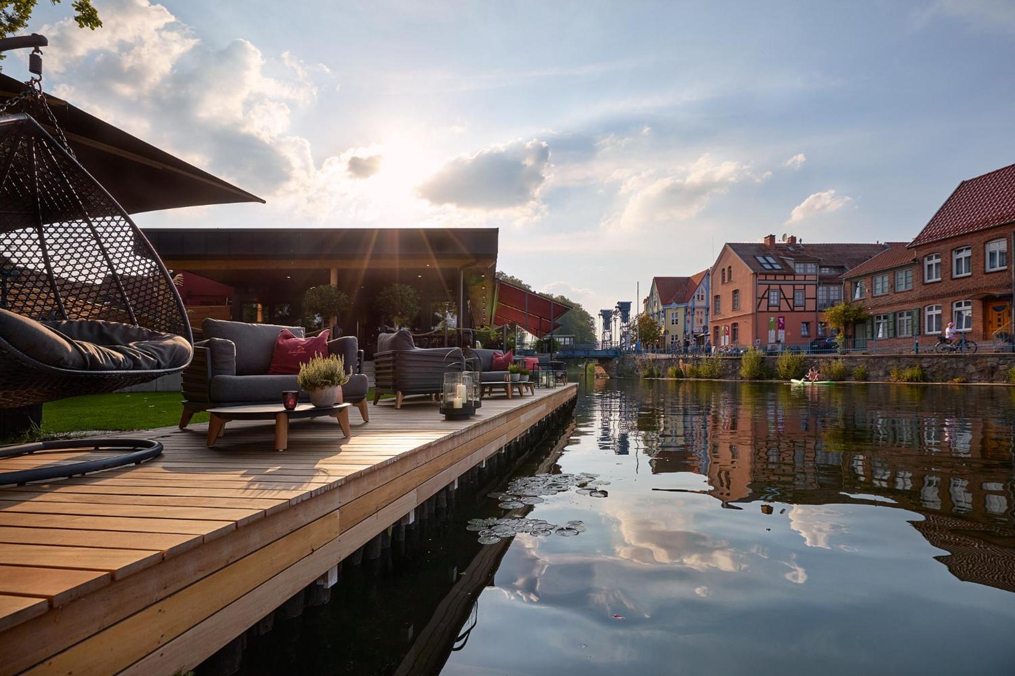 Hotel & Restaurant Fackelgarten Plau Am See Exteriör bild