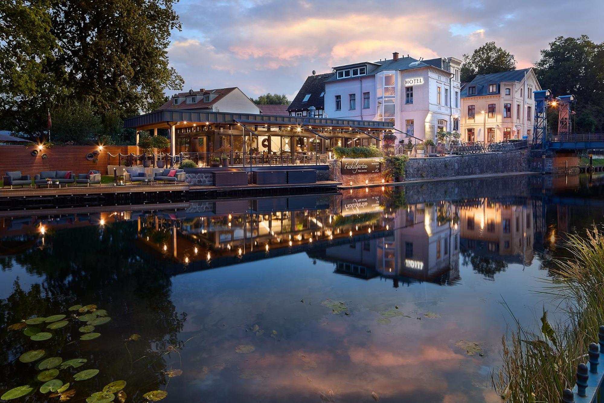 Hotel & Restaurant Fackelgarten Plau Am See Exteriör bild